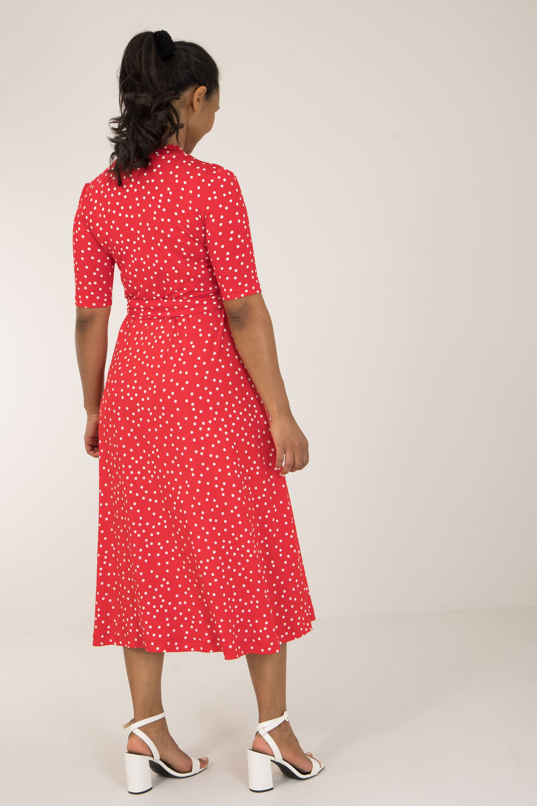 Bestie printed midi wrap jersey dress - Red dot - Prickig, vadlång omlottklänning i trikå