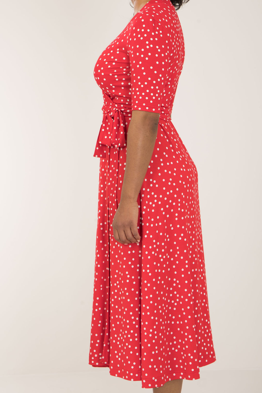Bestie printed midi wrap jersey dress - Red dot - Prickig, vadlång omlottklänning i trikå