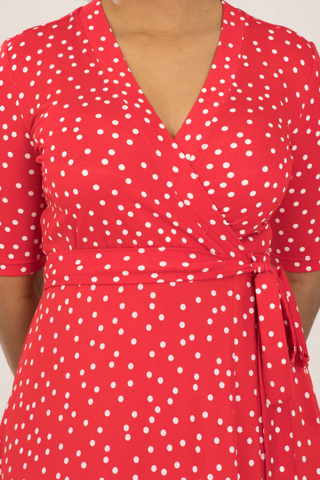 Bestie printed midi wrap jersey dress - Red dot - Prickig, vadlång omlottklänning i trikå