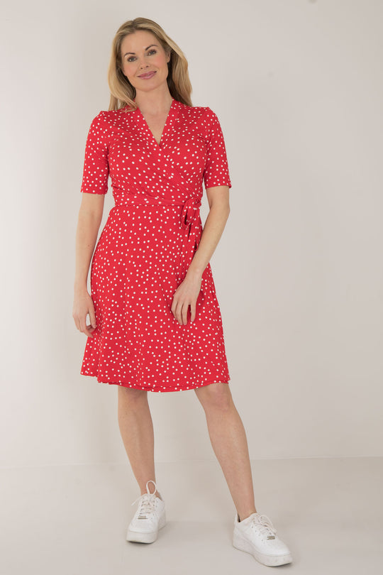 Bestie printed short wrap jersey dress - Red dot - Prickig, knälång omlottklänning i trikå