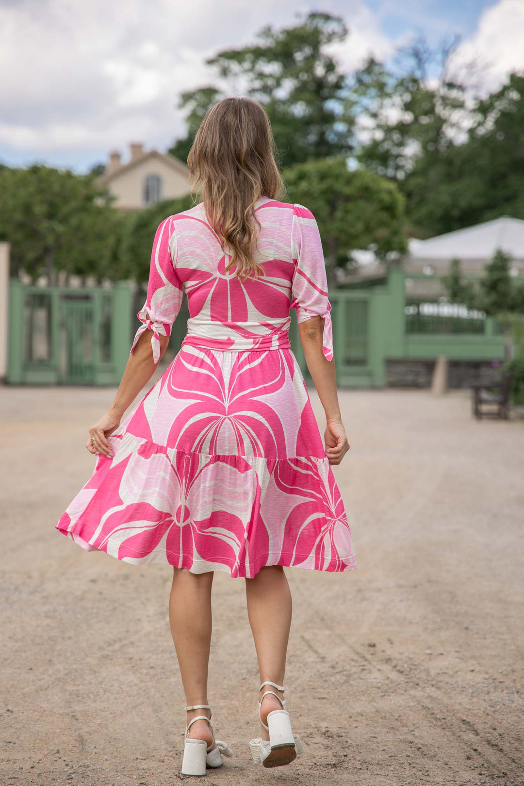 Flowy short jersey dress - Pink - Mönstrad knälång trikåklänning