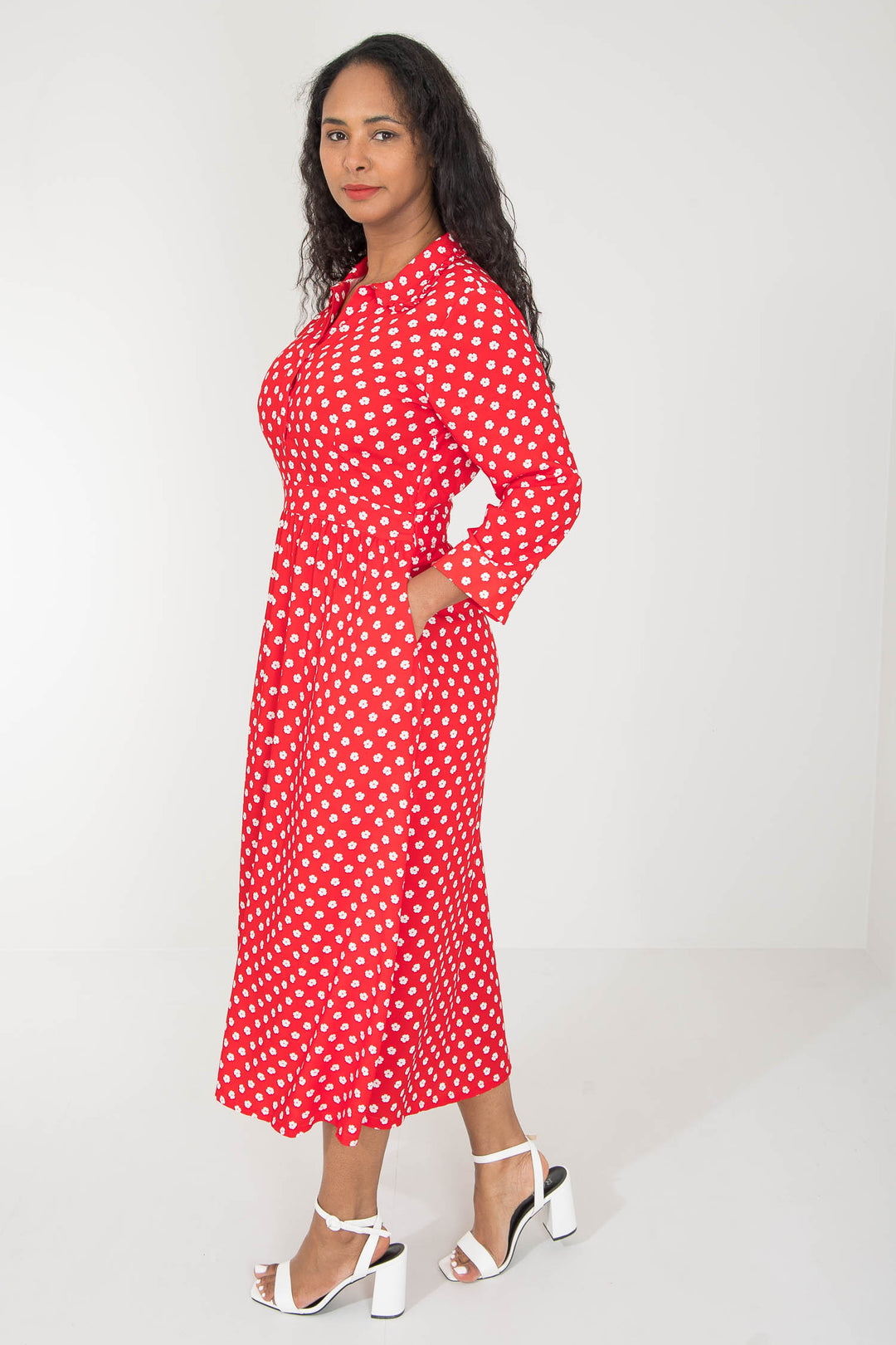 Pure EcoVero woven viscose midi dress - Red flowers - Rød-hvit mønstret lårkort skjortekjole 