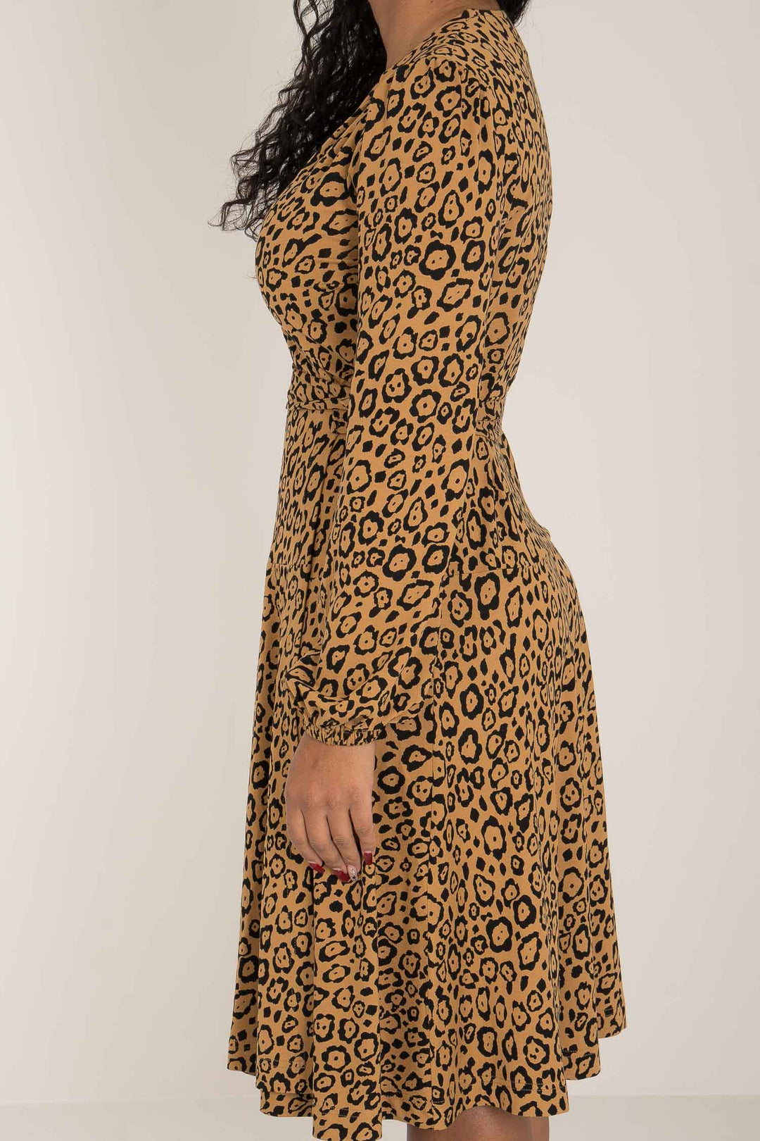 Puff sleeve printed short wrap jersey dress - Brown Leo - jersey-omslagskjole med leopardmønster