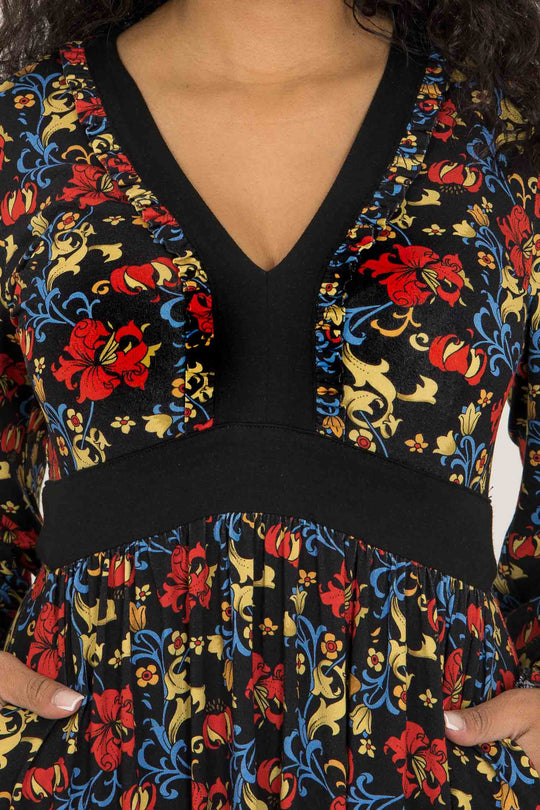 V-neck ruffle printed short jersey dress - Black - Svart - Knelang, mønstret jersey-kjole